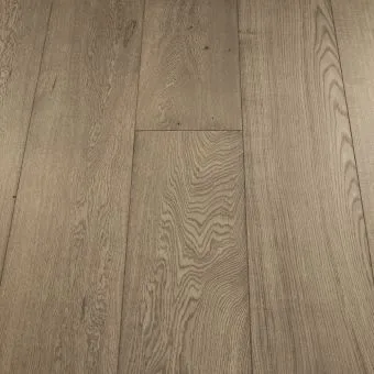 A wide plank flooring made of ash wood, showcasing its characteristic light brown to pale beige colour. The wide planks highlight the fine, natural grain pattern, giving the floor a clean, minimalist look.