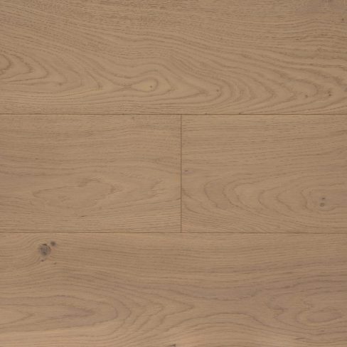 A top-down view of Universal Clic Blonde Oak laminate flooring swatch, featuring pale, honey-toned oak hues with a smooth, elegant finish. The gentle wood grain pattern adds warmth and brightness, ideal for contemporary spaces.